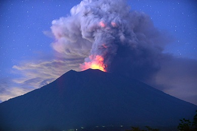 バリ島　アグン山噴火