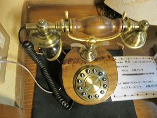 旅館の部屋にあった電話器